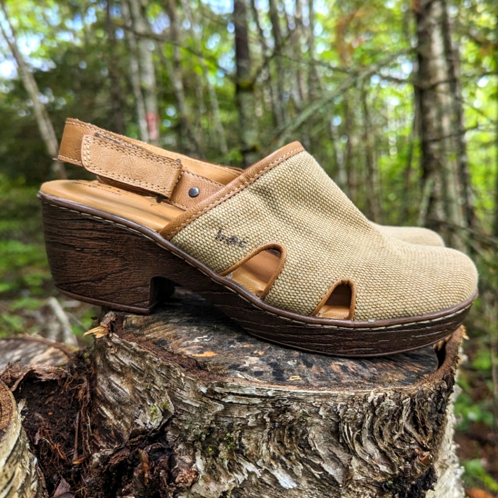 BORN Women's Canvas Clog 9M